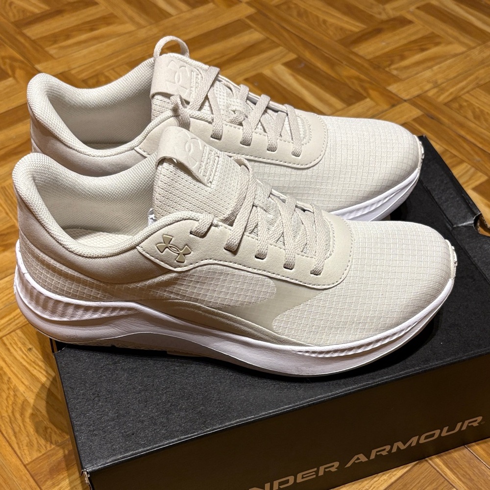 NWT - Under Armour Women’s Aurora 3 - size 8.5